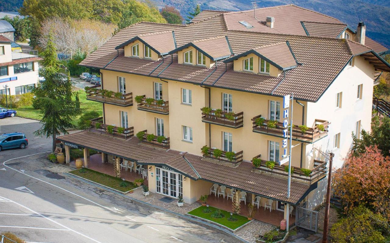 Hotel Gambrinus Abbadia San Salvator Exterior foto